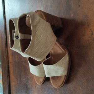 Women's Toms Majorca Cutout Natural jute like Sandal size 9  3.4” Stack Heels